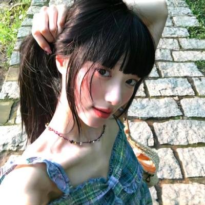 黄金庭院：冬日里的新年愿望